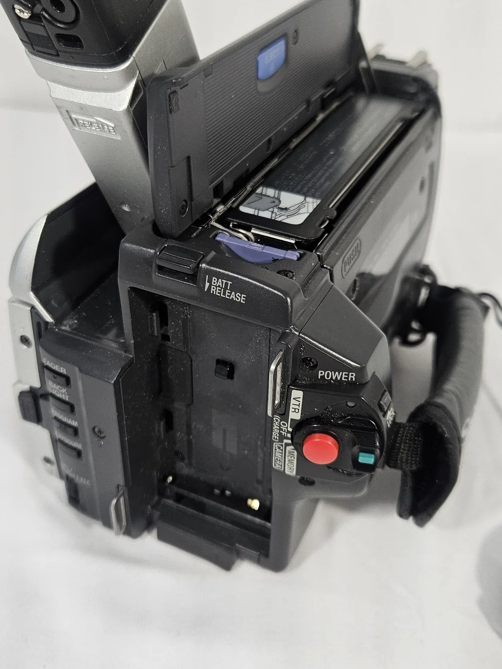 Sony DCR-TRV520 Digital8 Hi8 Video8 Handycam Watch Play Video Transfer VCR #272